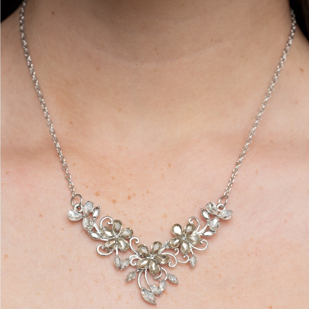 NEW Boutique Amber & Silver Diamond Flower Necklace & Earrings Jewelry Set